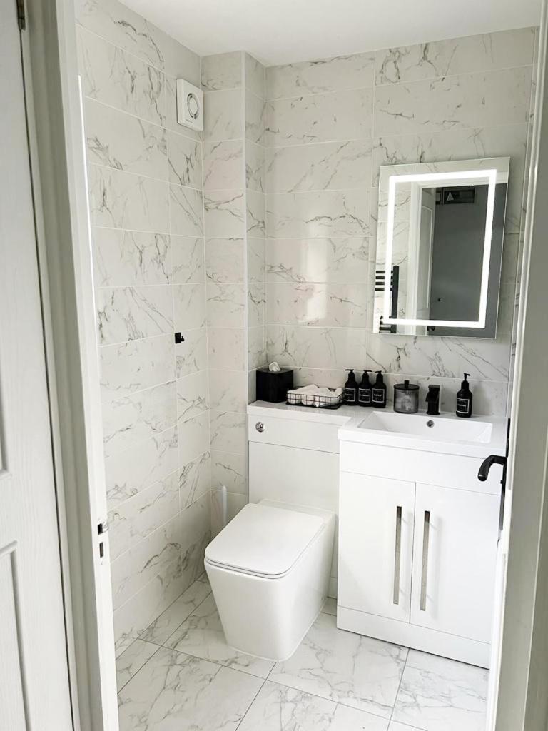 Beautiful Apartment In Beckton With Private Entrance And Garden Londra Dış mekan fotoğraf